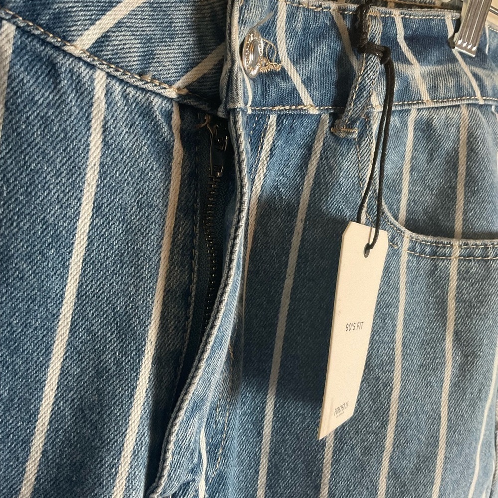 Forever 21 90’s fit Striped Blue Women's Jeans
Size 28 - Picture 4 of 9